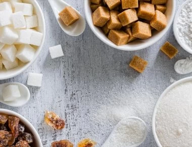 Μήπως τρώτε πολλή ζάχαρη; Δείτε πώς αντιδρά το σώμα σε αυτό (βίντεο)